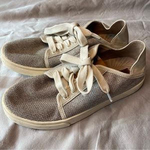 OluKai Pehuea Li womens sneakers size 7.5 tapa colored
